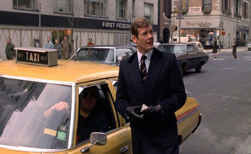 Live-and-Let-Die_Roger-Moore_Chesterfield-coat_taxi.bmp2
